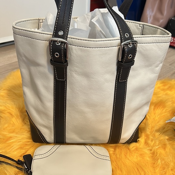 Coach purse & wristlet - Picture 4 of 5